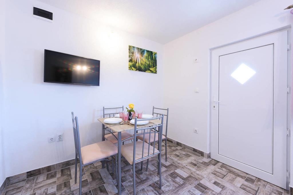 Apartments Sea Star Ivana Marina Buitenkant foto